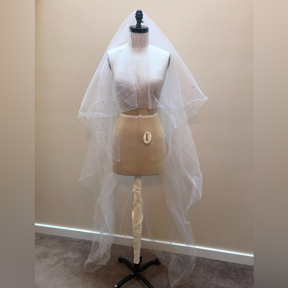 Bridal Veil MALIS HENDERSON  NEW White with Swarovski Crystals, Silver edge.